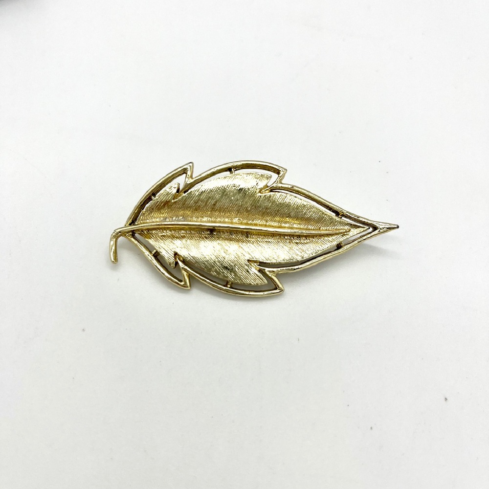 Vintage Gold Toned Leaf Brooch Pin Textured Elegant Nature Jewelry